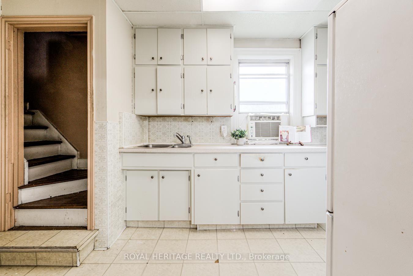 Photo 12 of 758 Jane Street, Toronto, Rockcliffe-Smythe — HOMEH