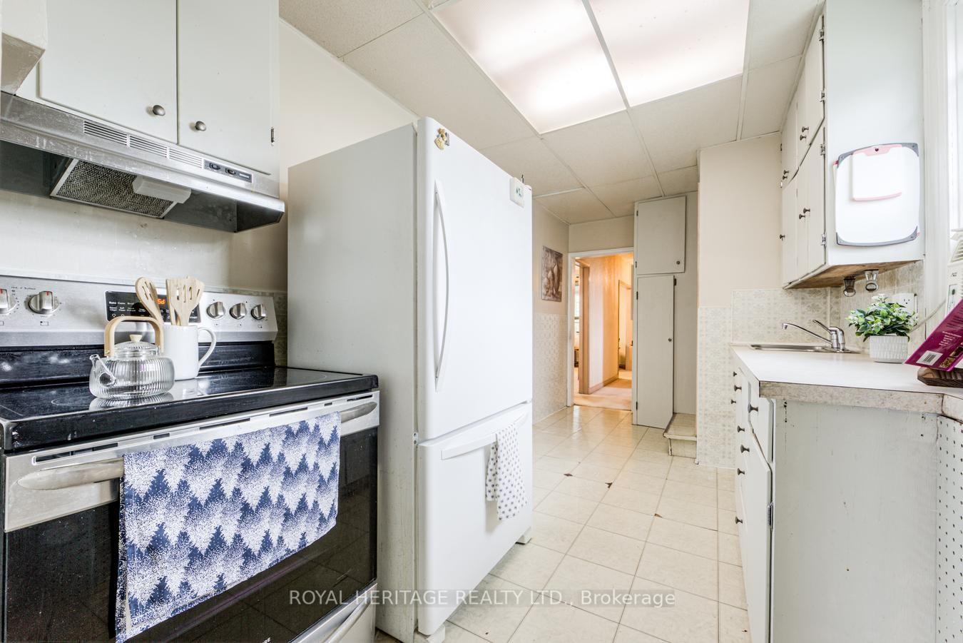Photo 13 of 758 Jane Street, Toronto, Rockcliffe-Smythe — HOMEH