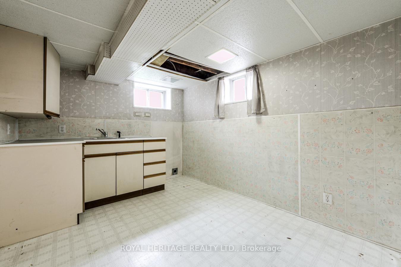 Photo 24 of 758 Jane Street, Toronto, Rockcliffe-Smythe — HOMEH