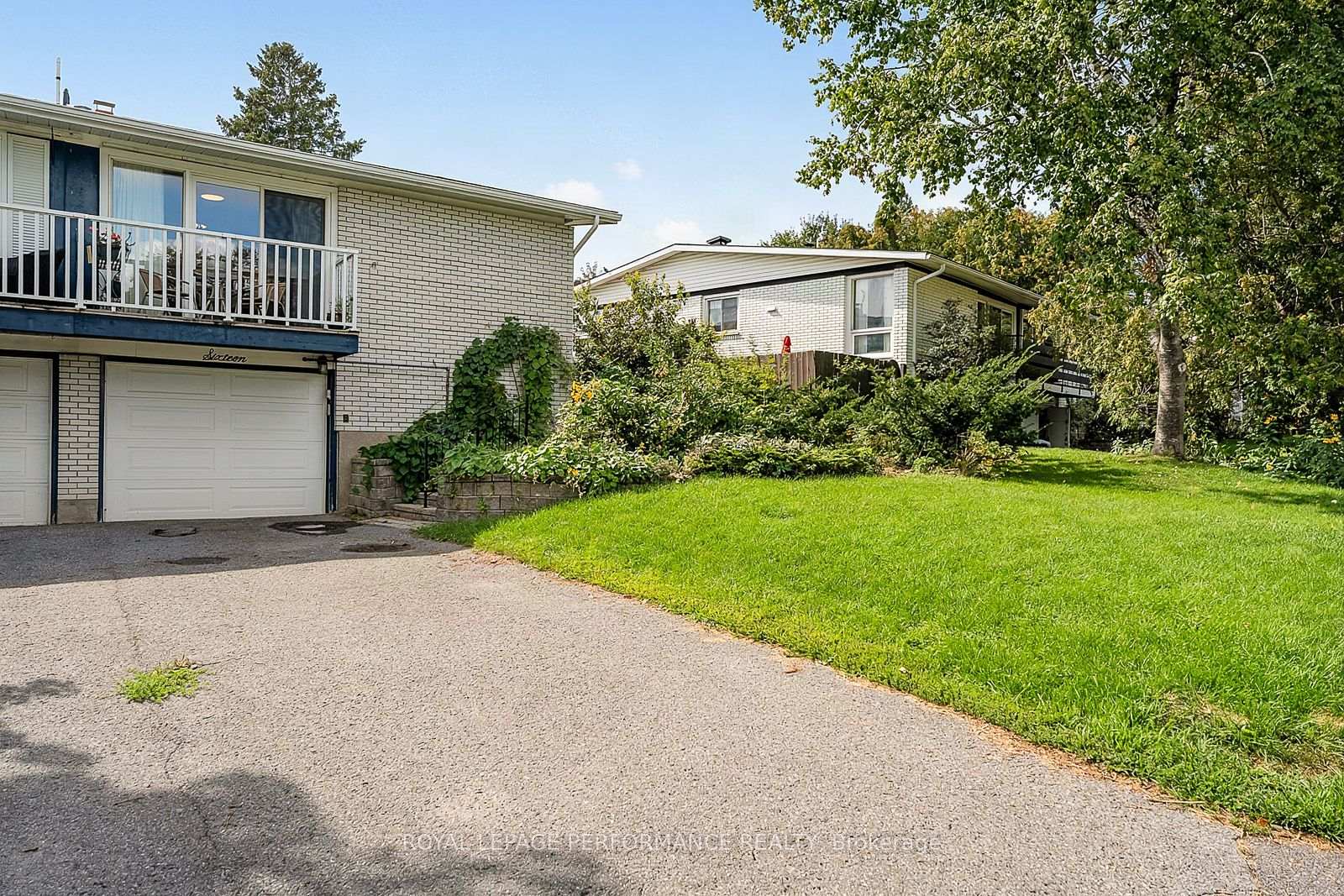 Photo 3 of 16 Woodmount Crescent, Ottawa, Borden Farm/Stewart Farm/Carleton Heights/Parkwood Hills — HOMEH