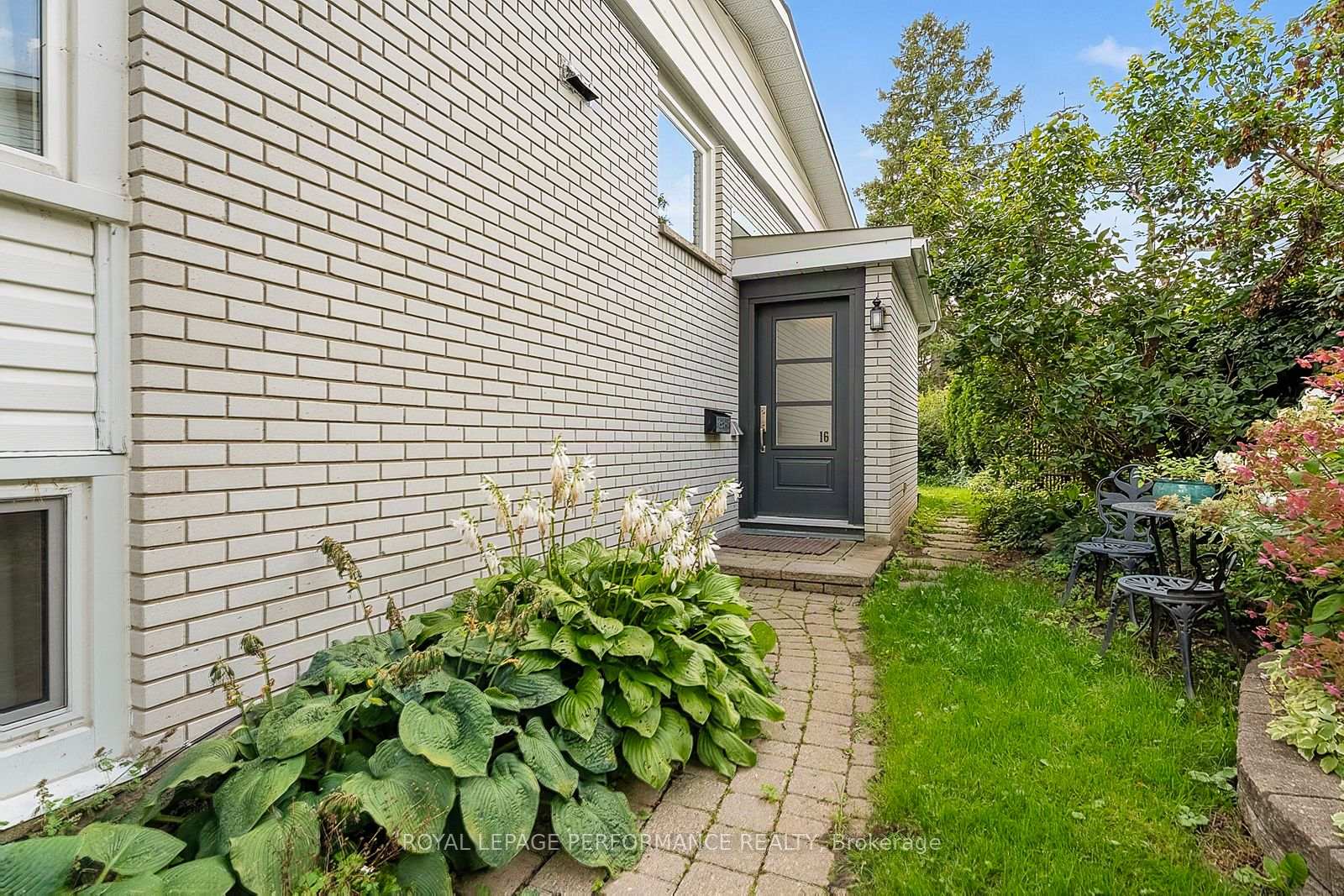 Photo 4 of 16 Woodmount Crescent, Ottawa, Borden Farm/Stewart Farm/Carleton Heights/Parkwood Hills — HOMEH