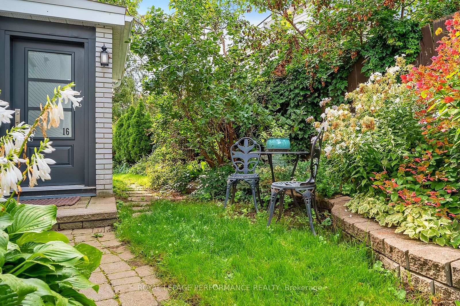 Photo 5 of 16 Woodmount Crescent, Ottawa, Borden Farm/Stewart Farm/Carleton Heights/Parkwood Hills — HOMEH