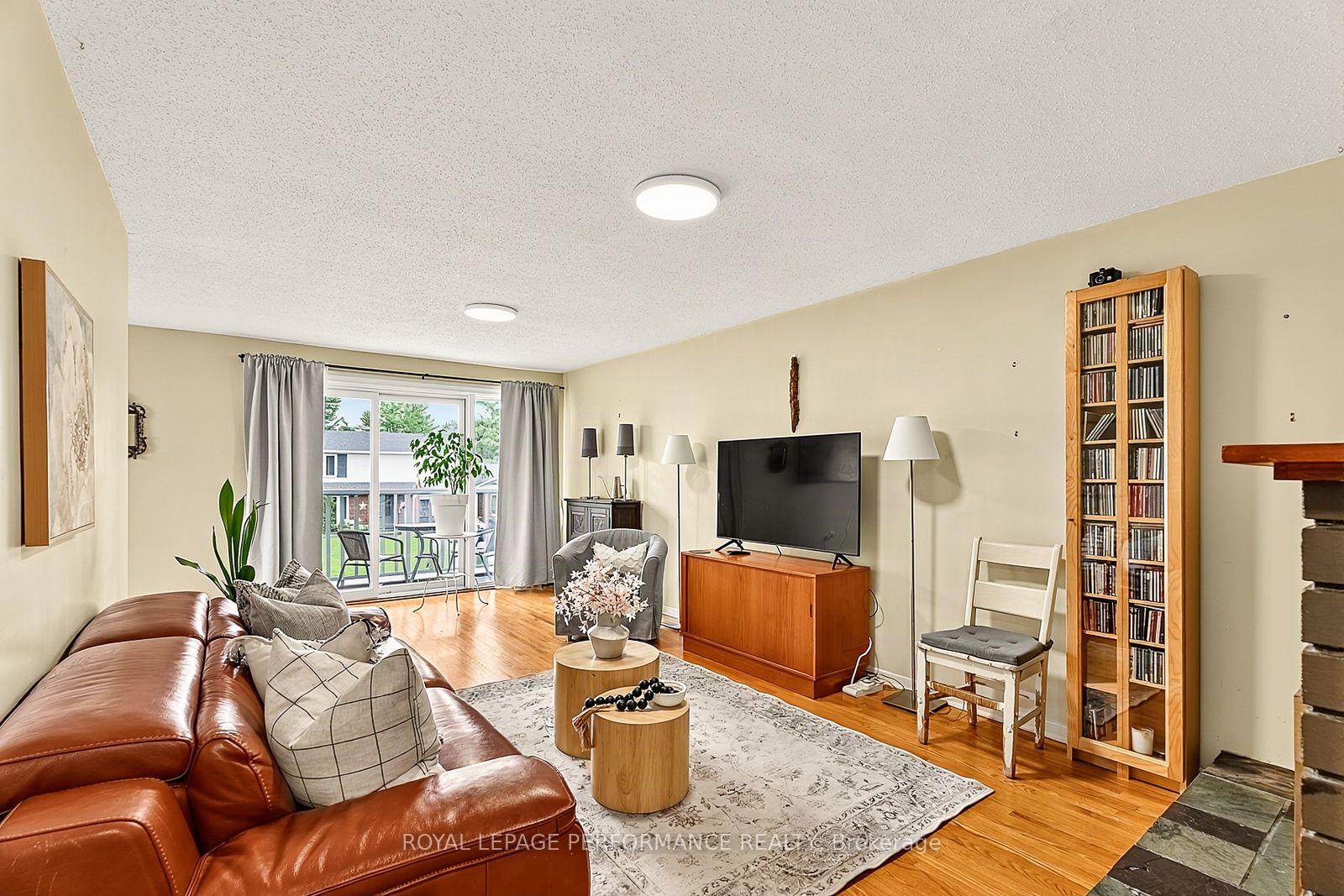 Photo 8 of 16 Woodmount Crescent, Ottawa, Borden Farm/Stewart Farm/Carleton Heights/Parkwood Hills — HOMEH