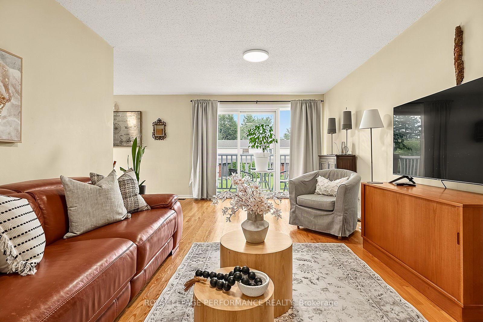 Photo 9 of 16 Woodmount Crescent, Ottawa, Borden Farm/Stewart Farm/Carleton Heights/Parkwood Hills — HOMEH