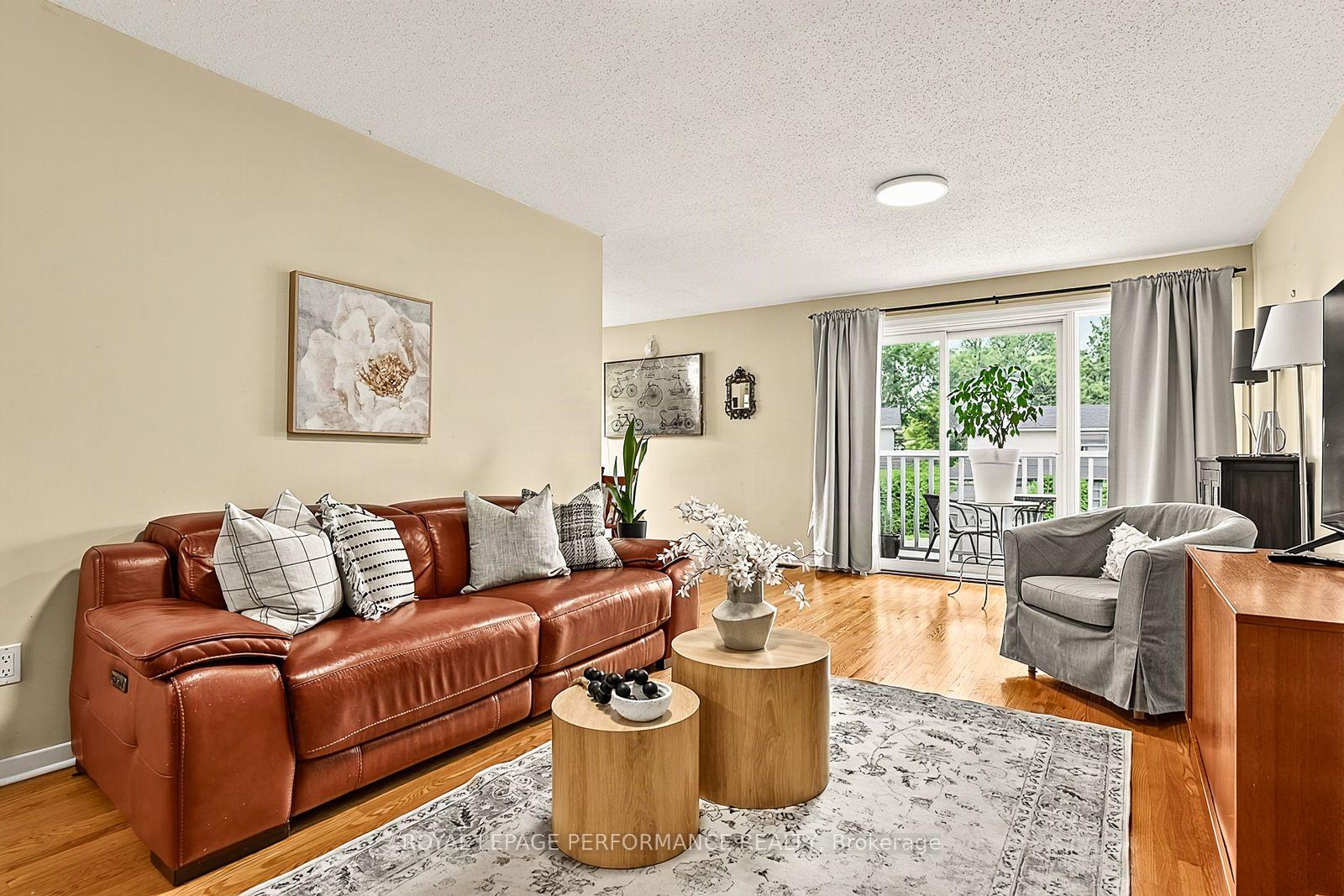 Photo 10 of 16 Woodmount Crescent, Ottawa, Borden Farm/Stewart Farm/Carleton Heights/Parkwood Hills — HOMEH
