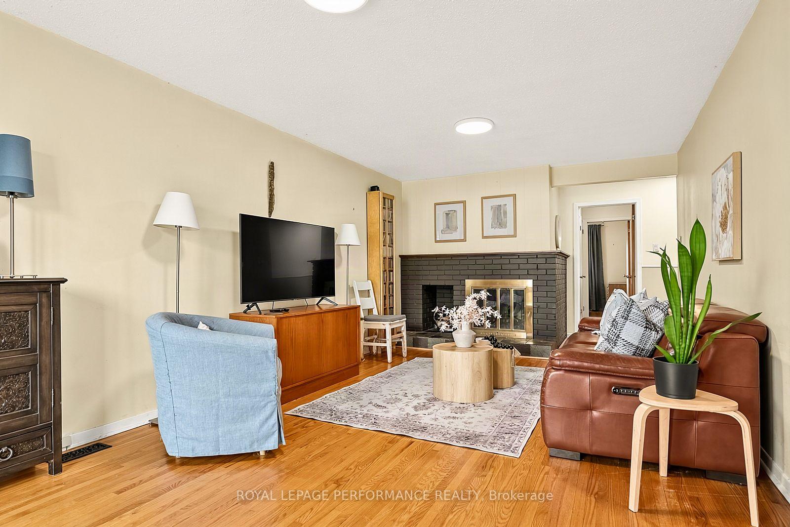 Photo 11 of 16 Woodmount Crescent, Ottawa, Borden Farm/Stewart Farm/Carleton Heights/Parkwood Hills — HOMEH