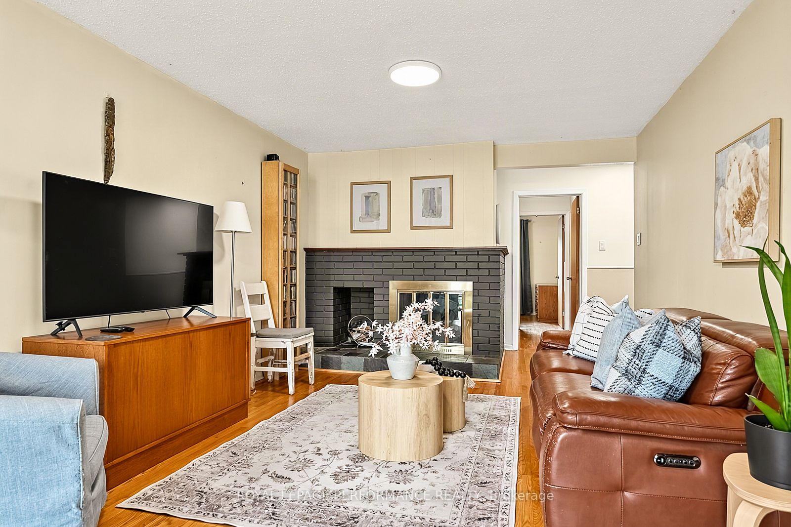 Photo 12 of 16 Woodmount Crescent, Ottawa, Borden Farm/Stewart Farm/Carleton Heights/Parkwood Hills — HOMEH