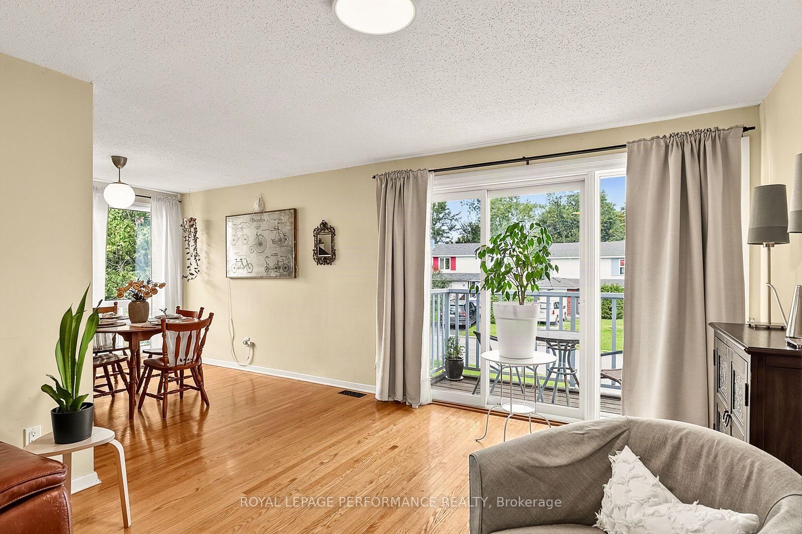 Photo 13 of 16 Woodmount Crescent, Ottawa, Borden Farm/Stewart Farm/Carleton Heights/Parkwood Hills — HOMEH