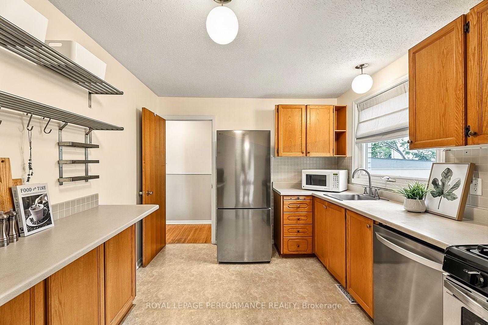 Photo 17 of 16 Woodmount Crescent, Ottawa, Borden Farm/Stewart Farm/Carleton Heights/Parkwood Hills — HOMEH