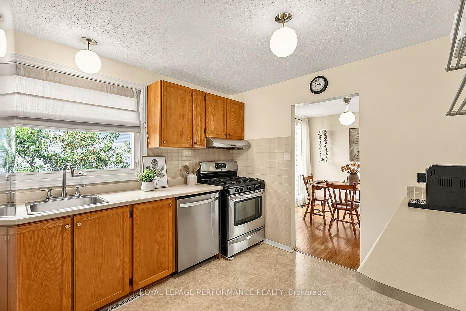 Photo 19 of 16 Woodmount Crescent, Ottawa, Borden Farm/Stewart Farm/Carleton Heights/Parkwood Hills — HOMEH