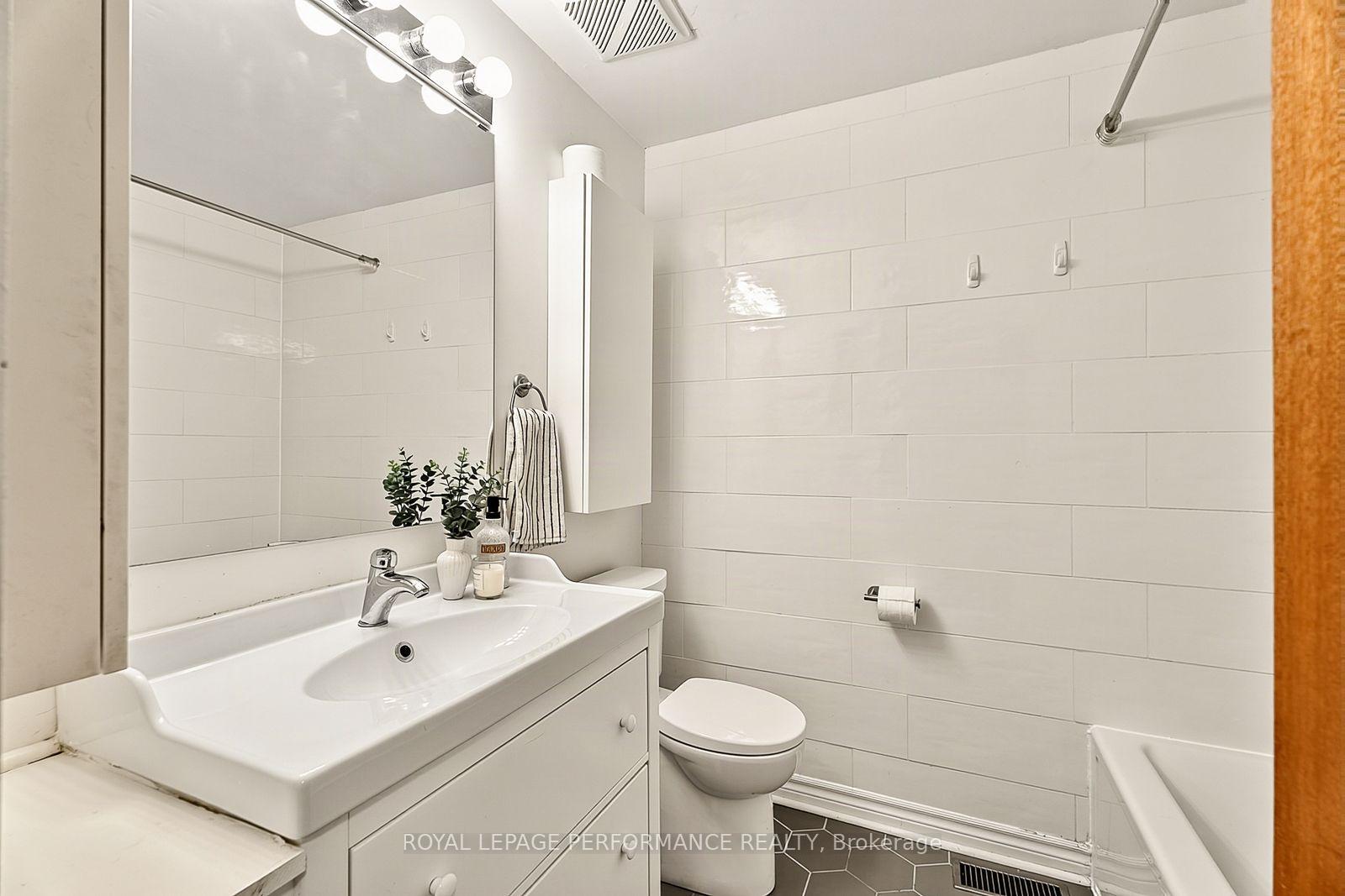 Photo 20 of 16 Woodmount Crescent, Ottawa, Borden Farm/Stewart Farm/Carleton Heights/Parkwood Hills — HOMEH