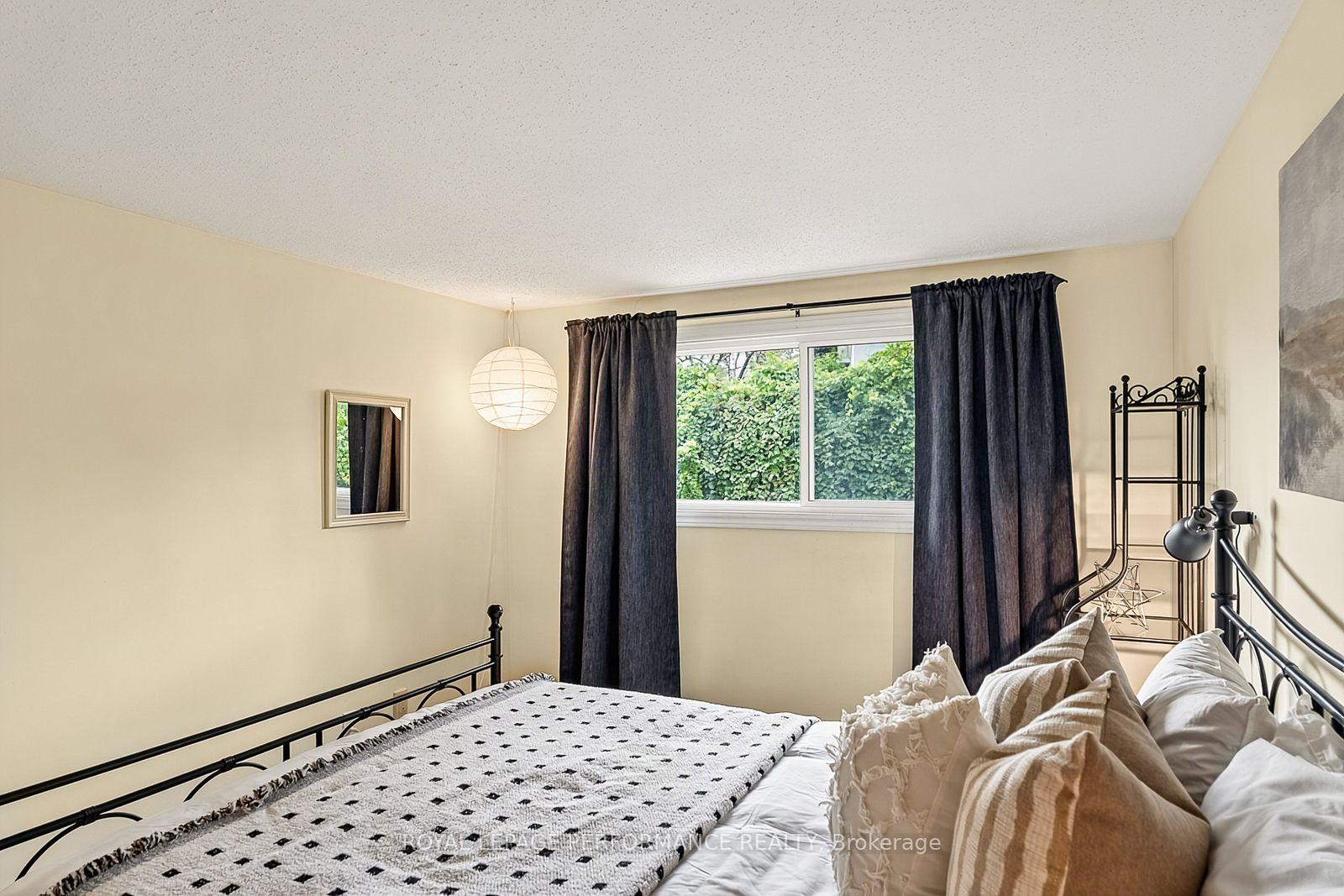 Photo 23 of 16 Woodmount Crescent, Ottawa, Borden Farm/Stewart Farm/Carleton Heights/Parkwood Hills — HOMEH
