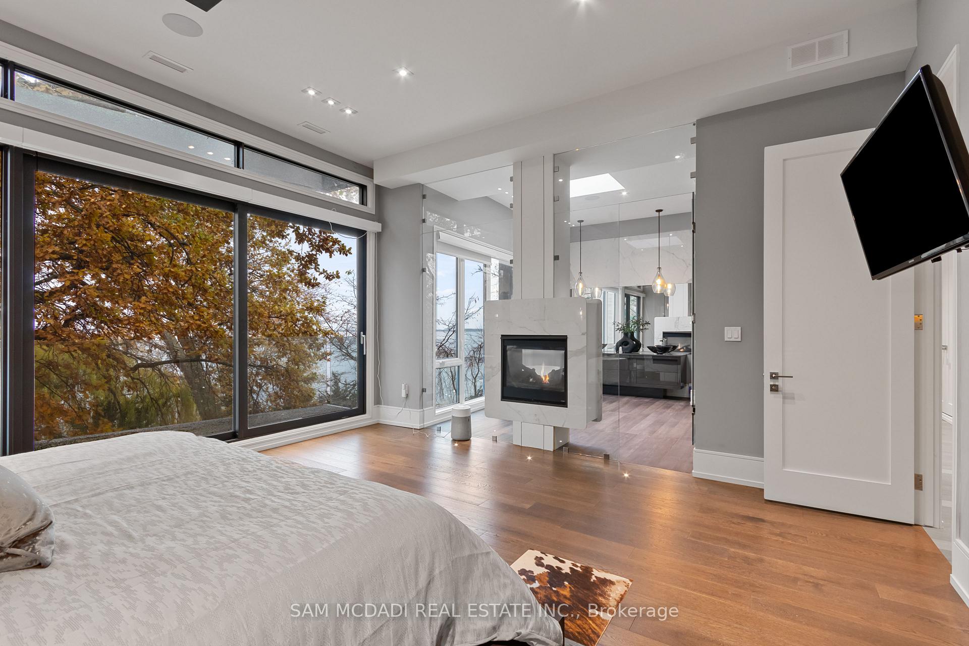 Photo 20 of 67 Lake Promenade, Etobicoke, Long Branch — HOMEH