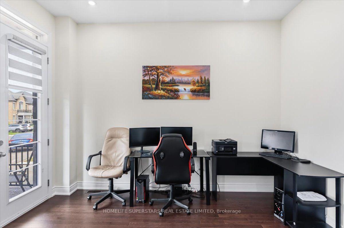 Photo 4 of 39 Lost Canyon Way, Brampton, Credit Valley — HOMEH