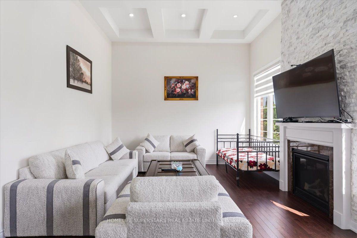 Photo 7 of 39 Lost Canyon Way, Brampton, Credit Valley — HOMEH