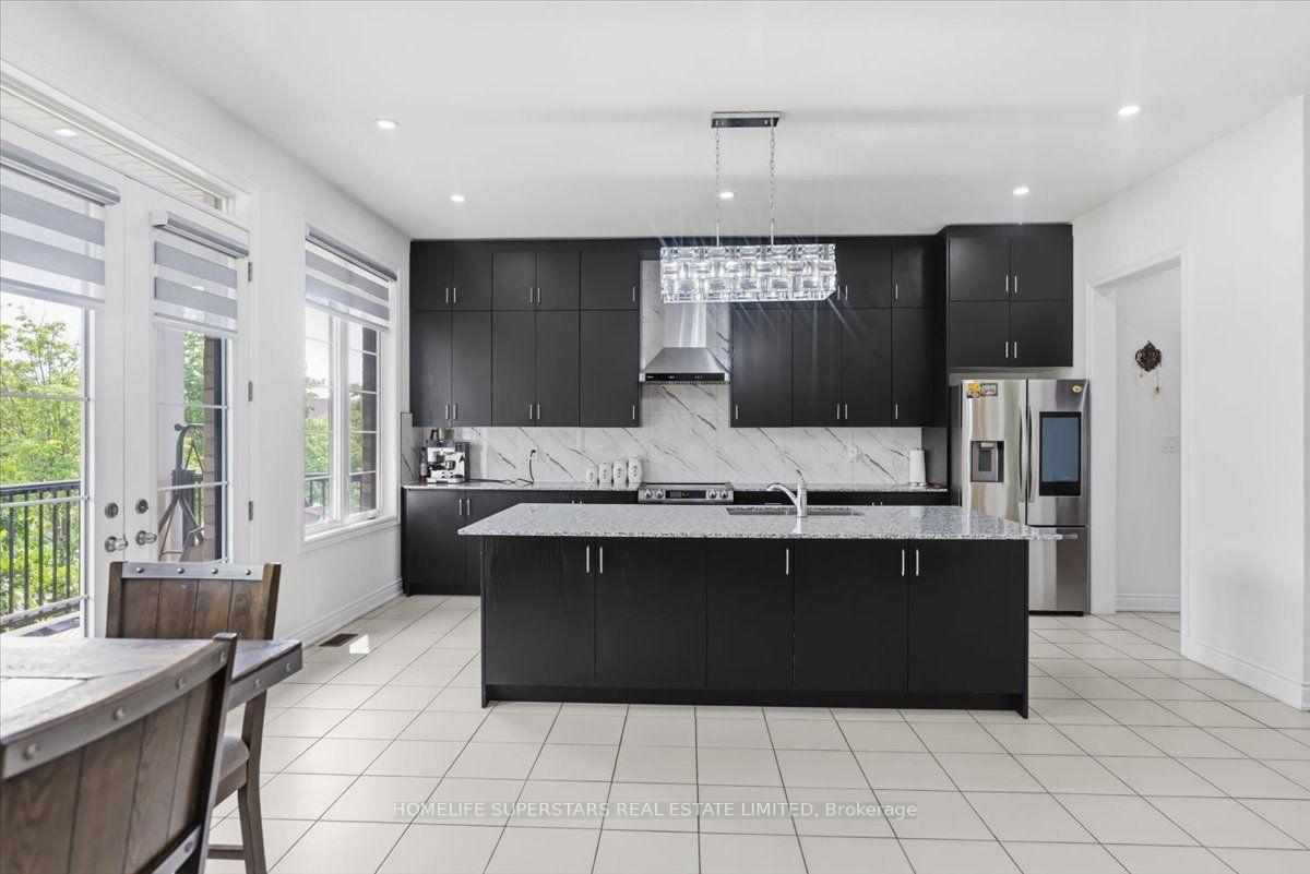 Photo 9 of 39 Lost Canyon Way, Brampton, Credit Valley — HOMEH