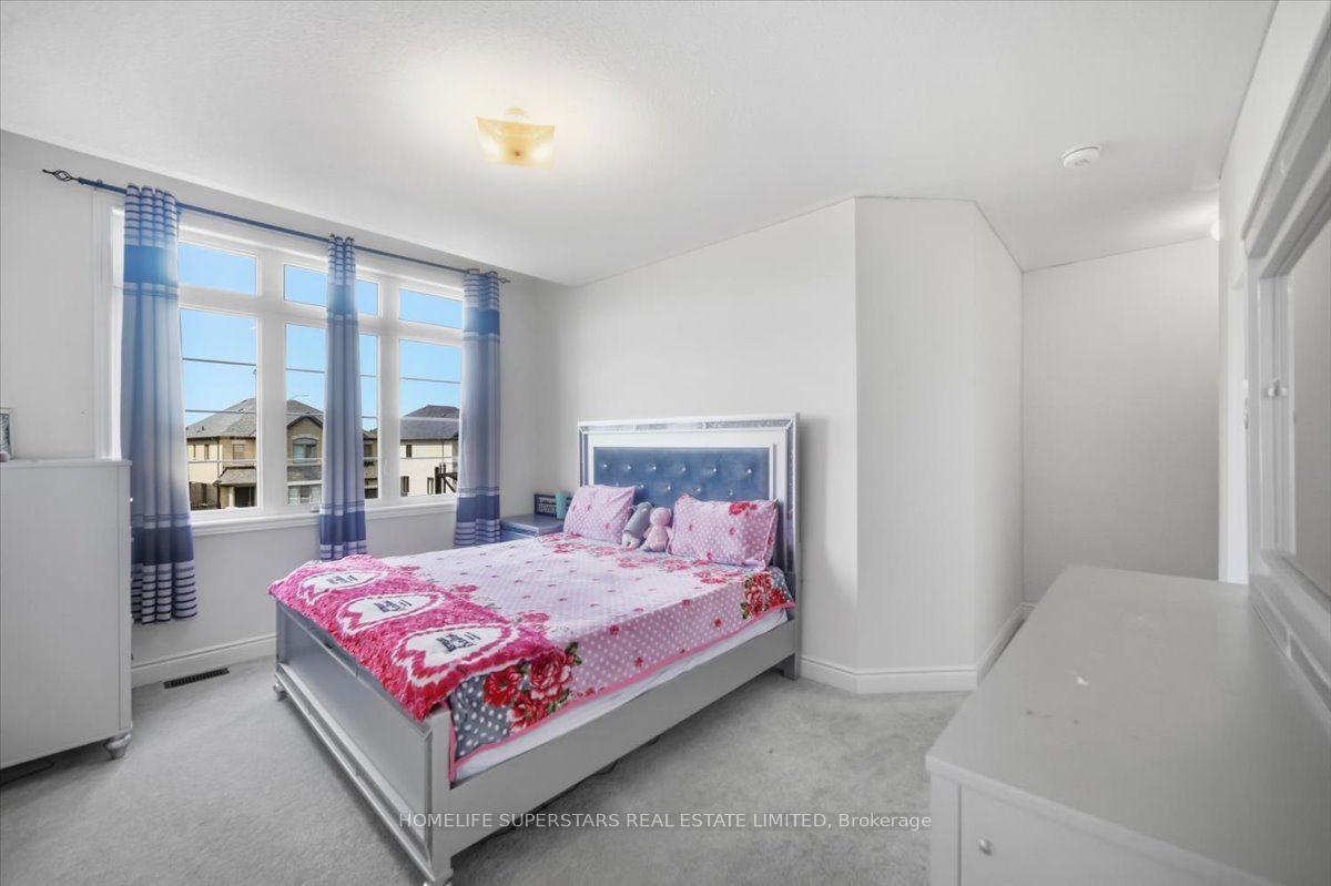 Photo 19 of 39 Lost Canyon Way, Brampton, Credit Valley — HOMEH