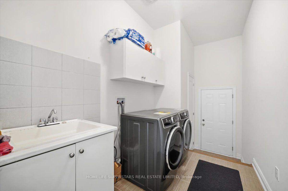 Photo 24 of 39 Lost Canyon Way, Brampton, Credit Valley — HOMEH