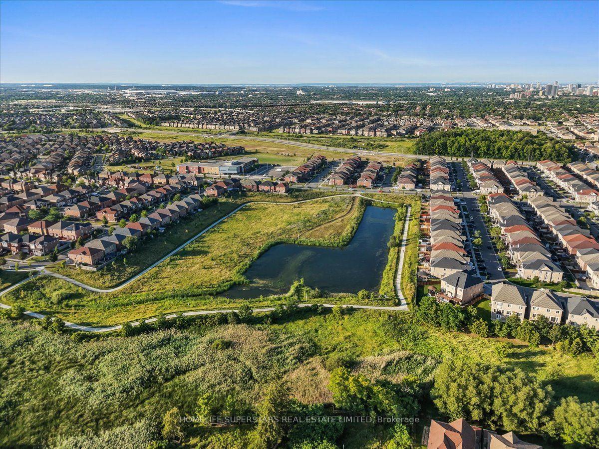 Photo 33 of 39 Lost Canyon Way, Brampton, Credit Valley — HOMEH