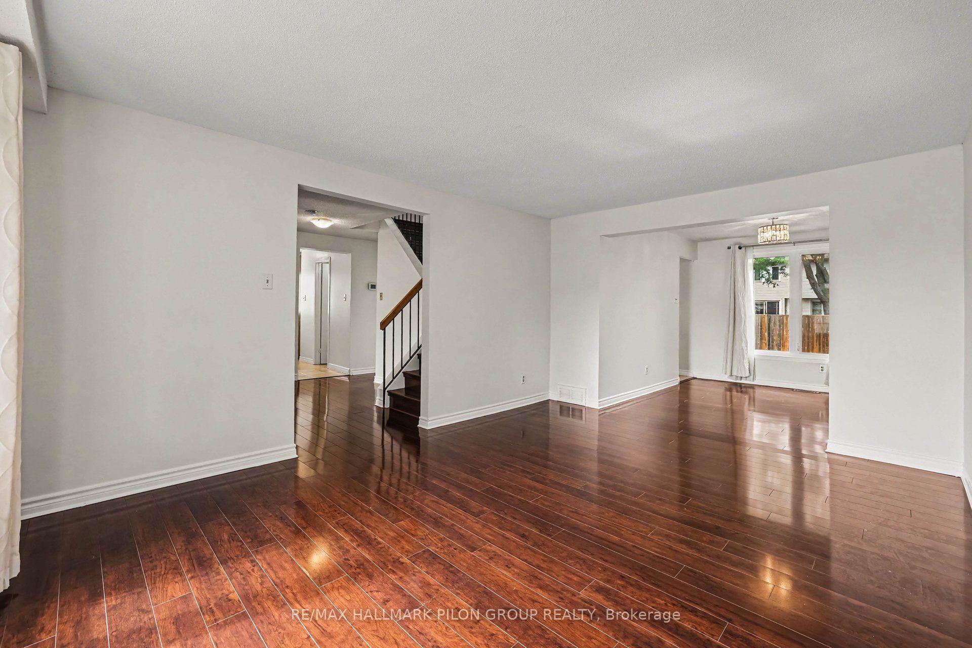Photo 3 of 420 Cloverheath Crescent, Ottawa, Queenswood Heights South — HOMEH