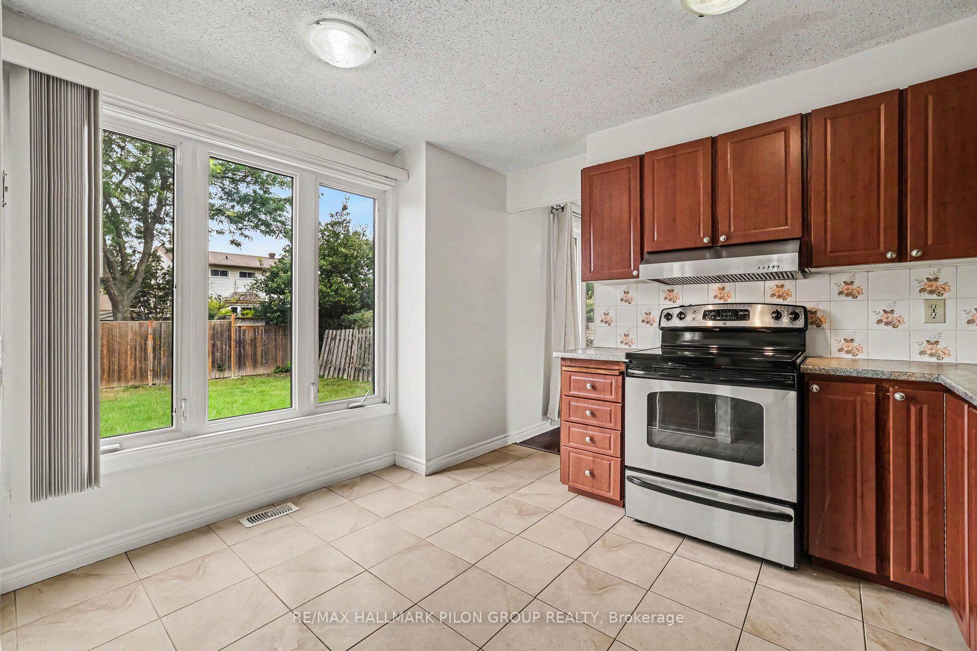 Photo 8 of 420 Cloverheath Crescent, Ottawa, Queenswood Heights South — HOMEH