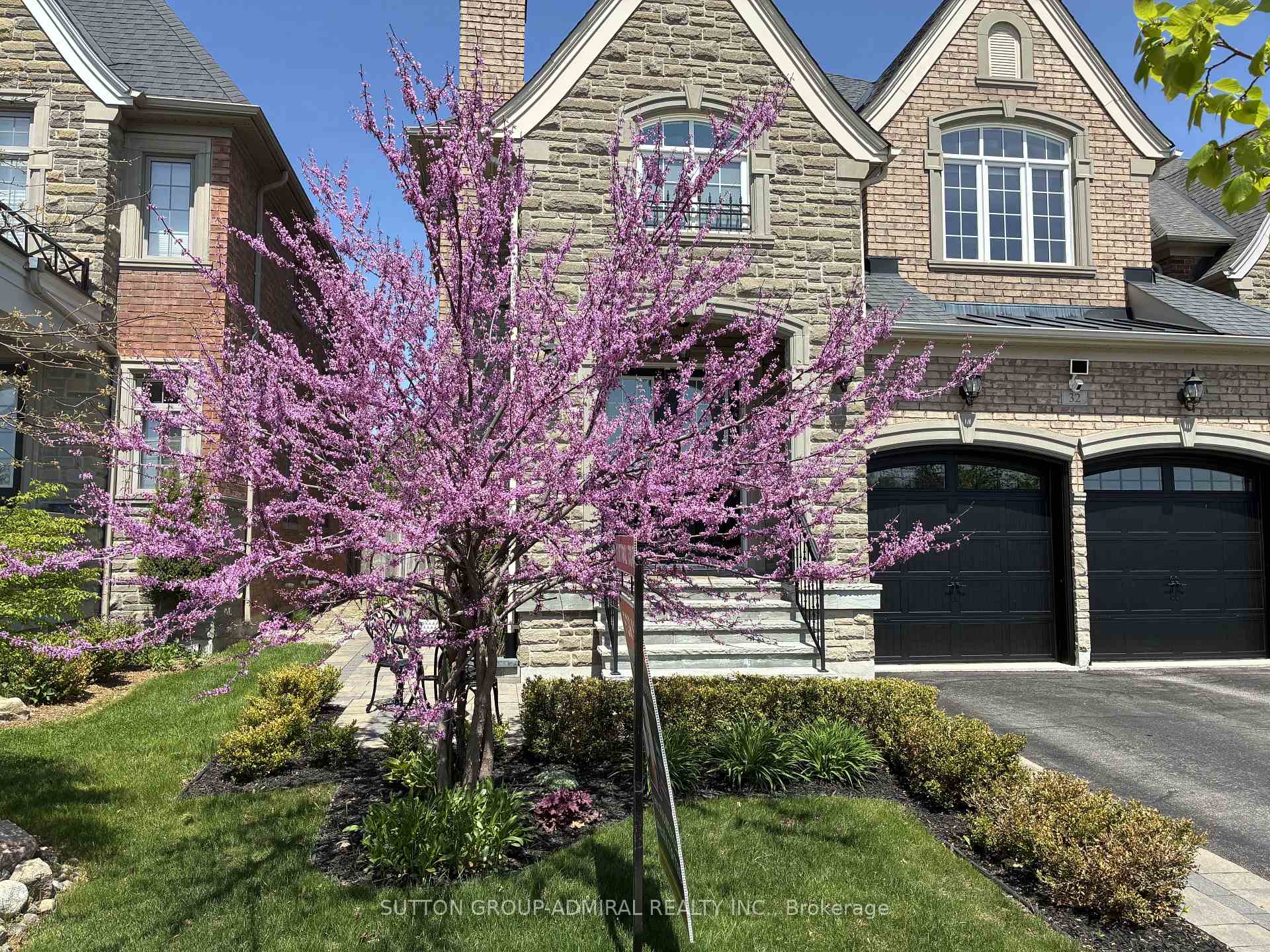 Photo 4 of 32 Nicort Road, King, King City — HOMEH