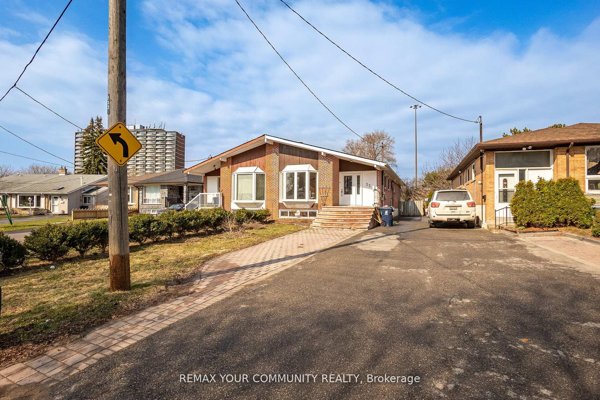 Photo 2 of Unit Main, 32 Marbury Crescent, North York, Parkwoods-Donalda — HOMEH