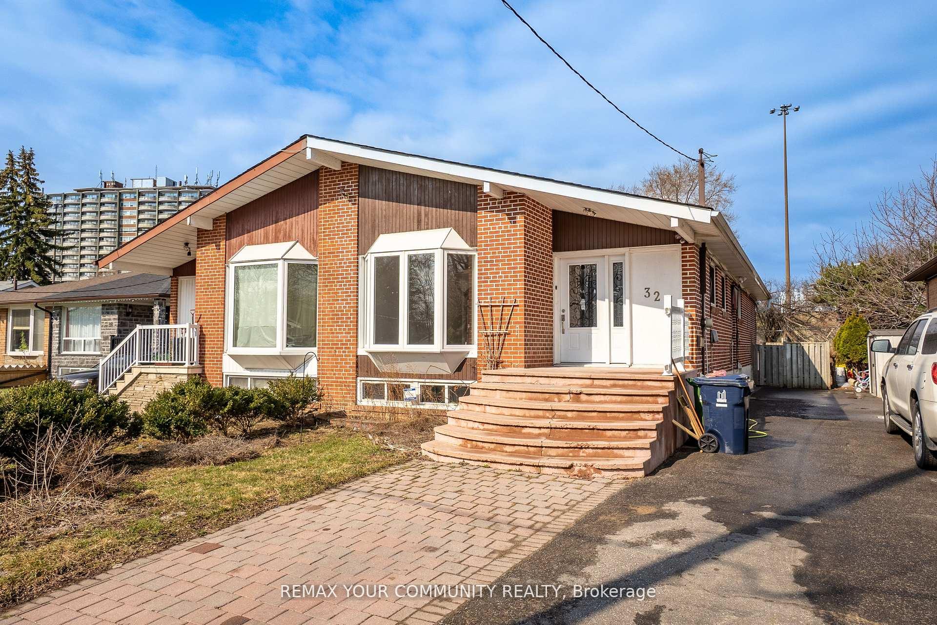 Photo 3 of Unit Main, 32 Marbury Crescent, North York, Parkwoods-Donalda — HOMEH