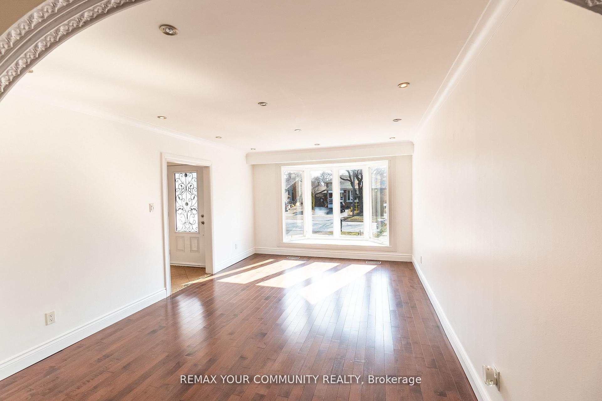 Photo 5 of Unit Main, 32 Marbury Crescent, North York, Parkwoods-Donalda — HOMEH