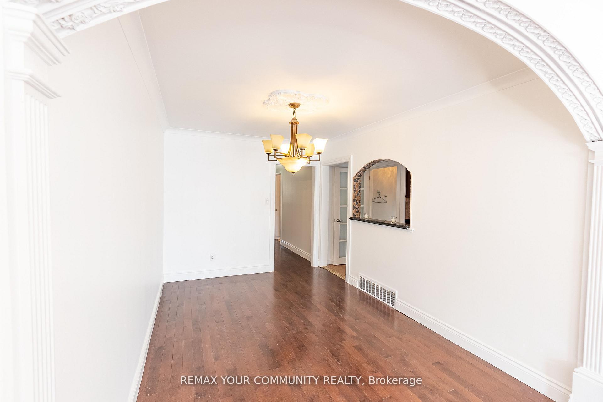 Photo 8 of Unit Main, 32 Marbury Crescent, North York, Parkwoods-Donalda — HOMEH