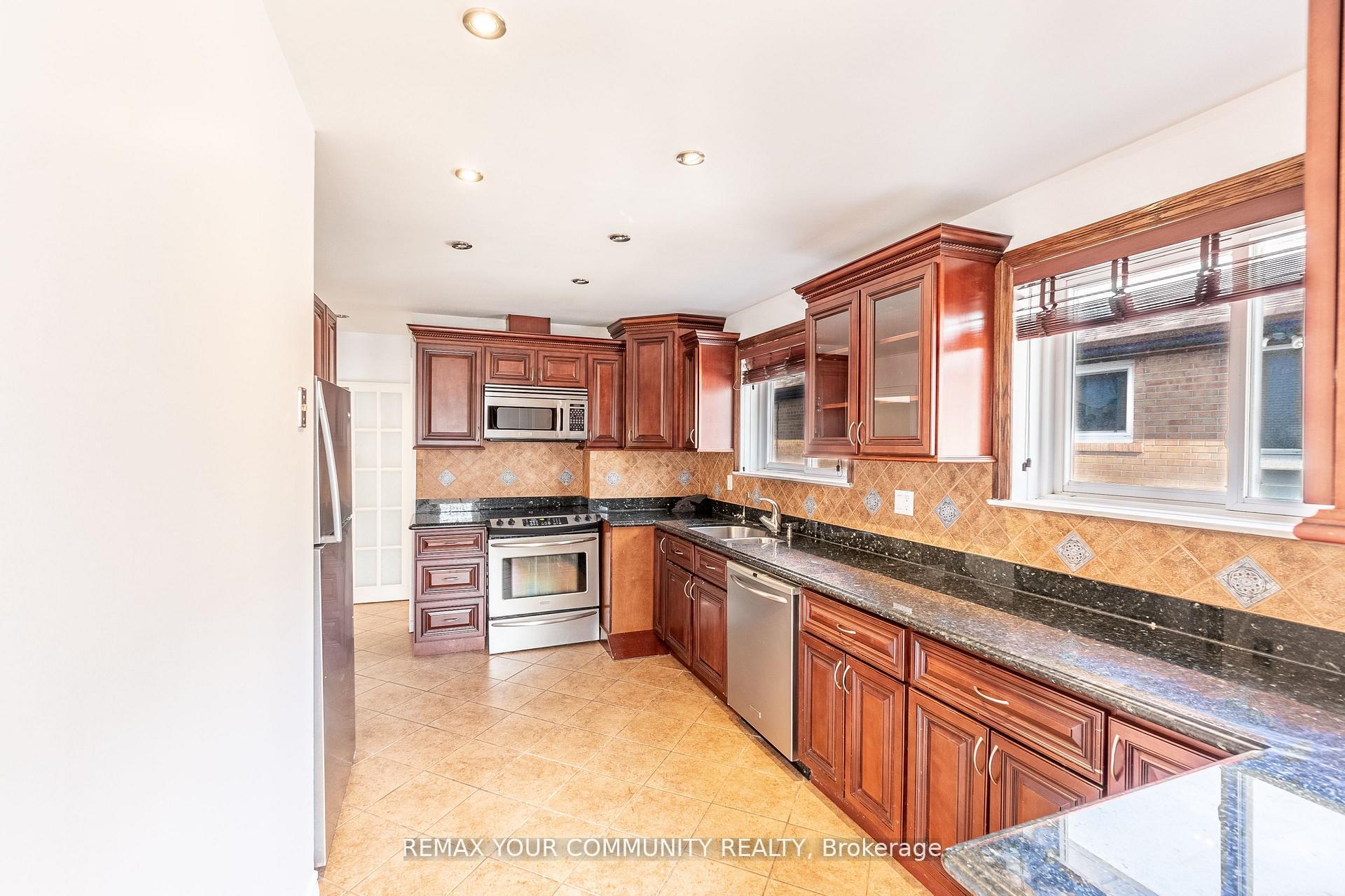 Photo 11 of Unit Main, 32 Marbury Crescent, North York, Parkwoods-Donalda — HOMEH