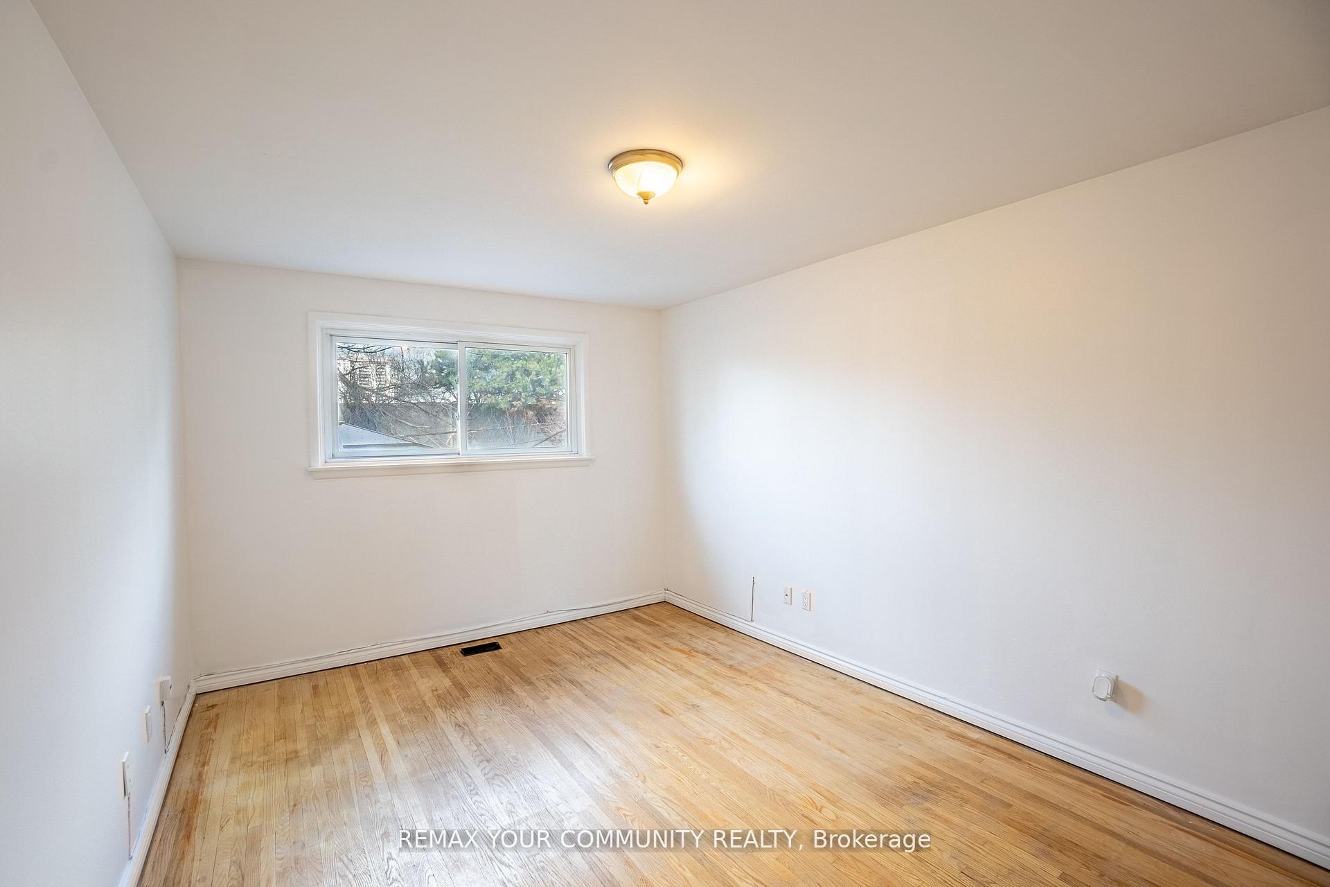 Photo 14 of Unit Main, 32 Marbury Crescent, North York, Parkwoods-Donalda — HOMEH
