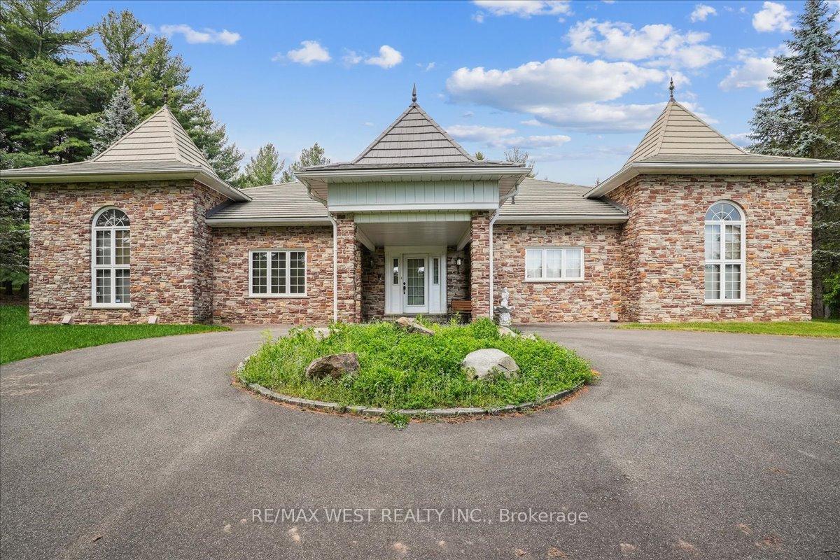 Photo 2 of 1630 Pelham Street, Pelham, Fonthill — HOMEH