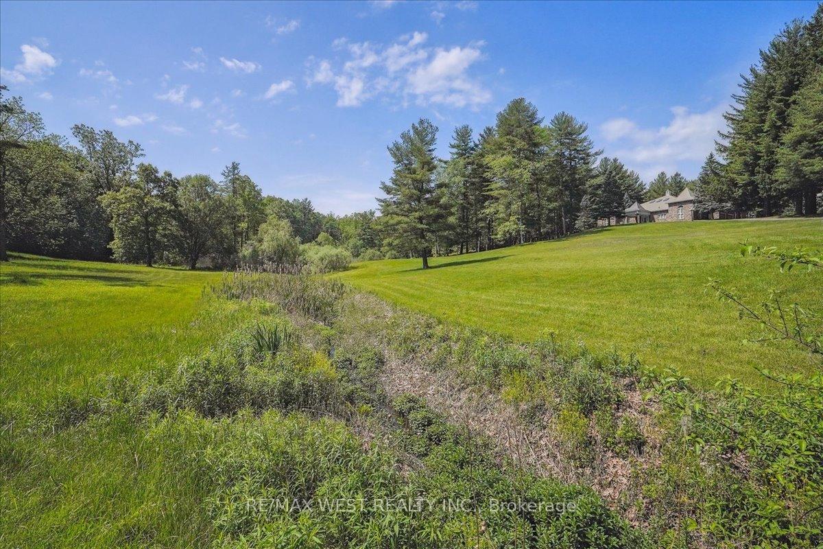 Photo 3 of 1630 Pelham Street, Pelham, Fonthill — HOMEH