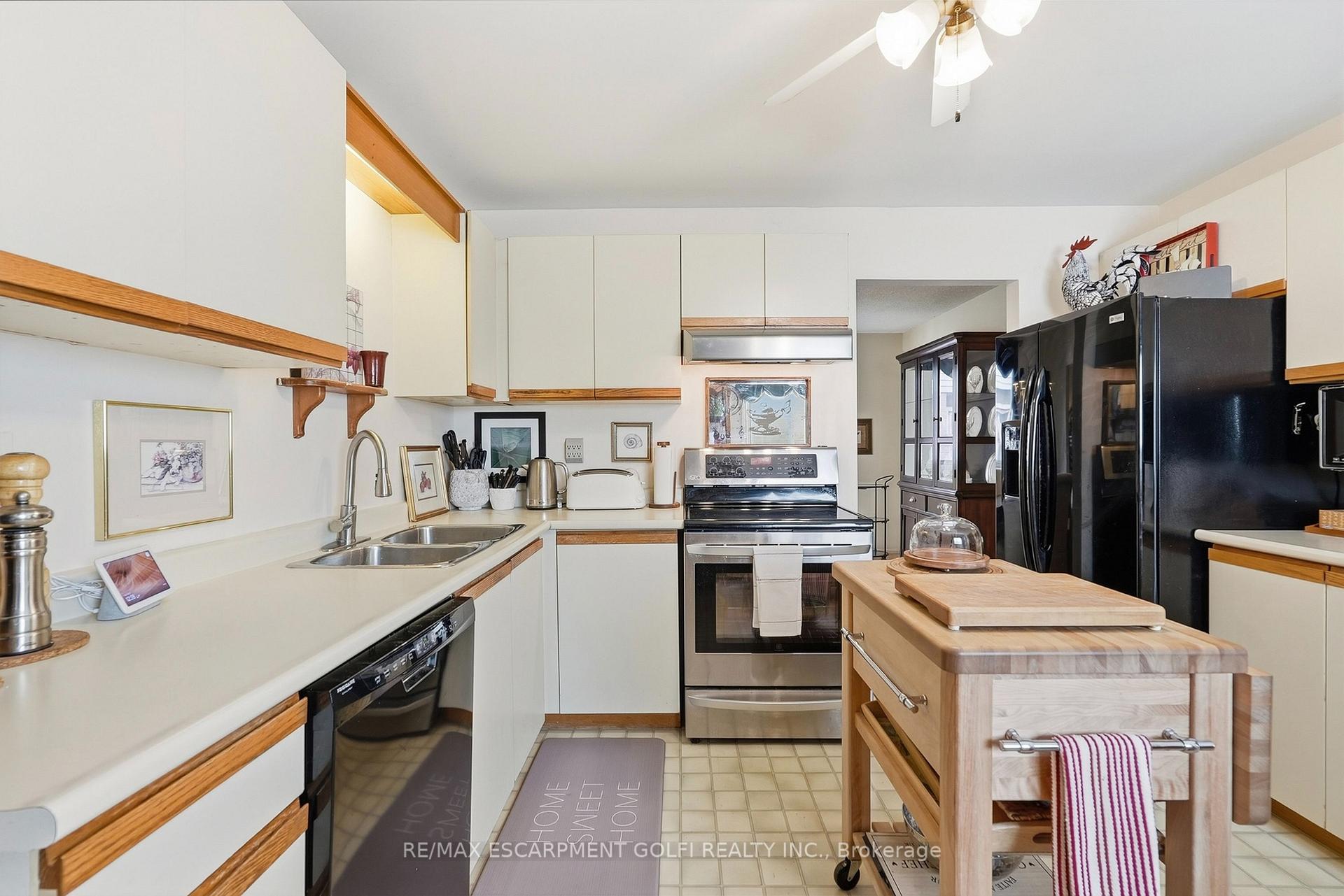 Photo 11 of 89 Brigade Drive, Hamilton, Crerar — HOMEH