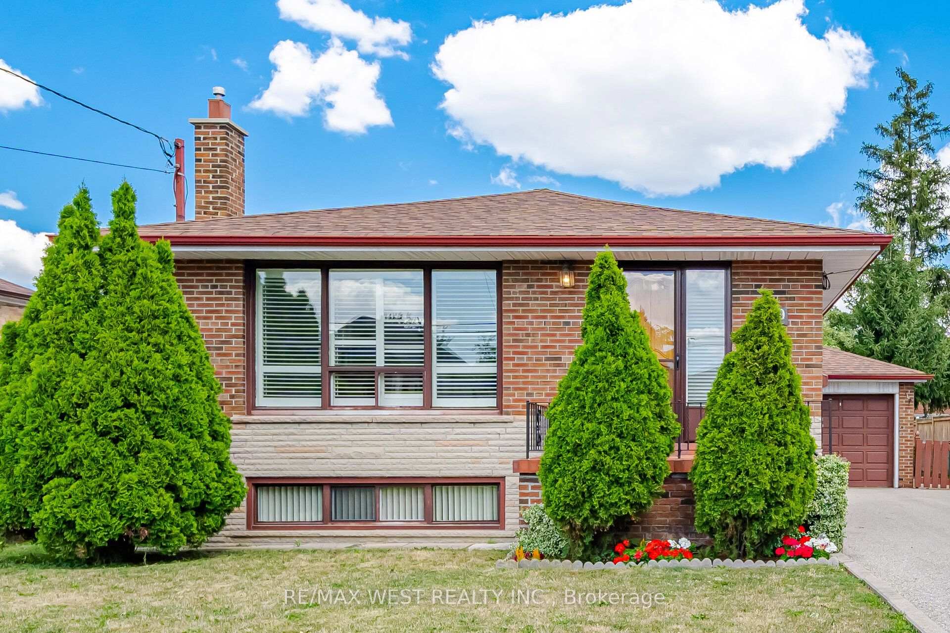 Photo 2 of 89 Wendell Avenue, North York, Humberlea-Pelmo Park — HOMEH