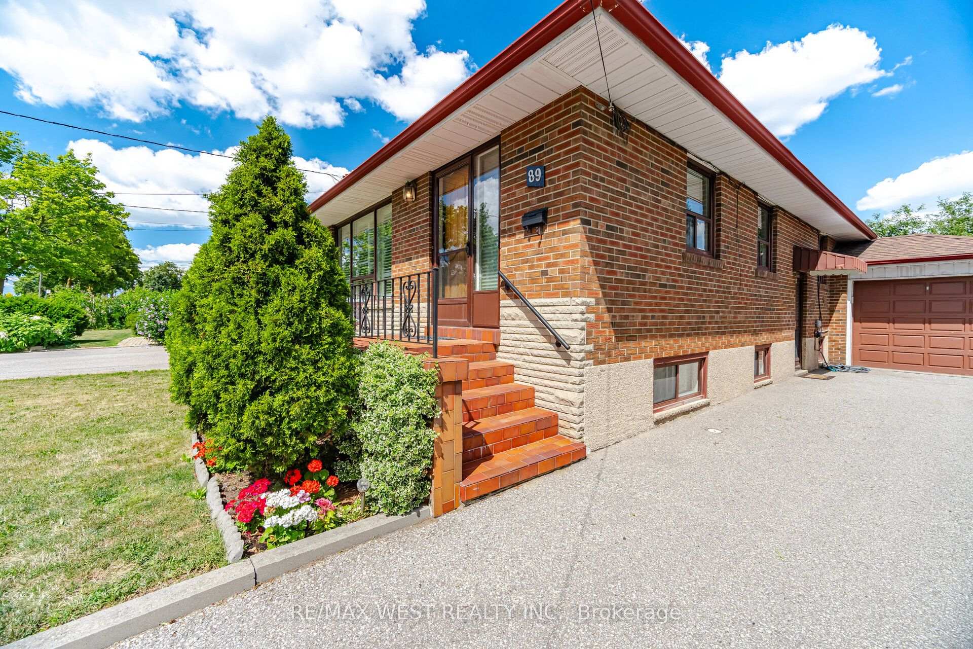 Photo 3 of 89 Wendell Avenue, North York, Humberlea-Pelmo Park — HOMEH