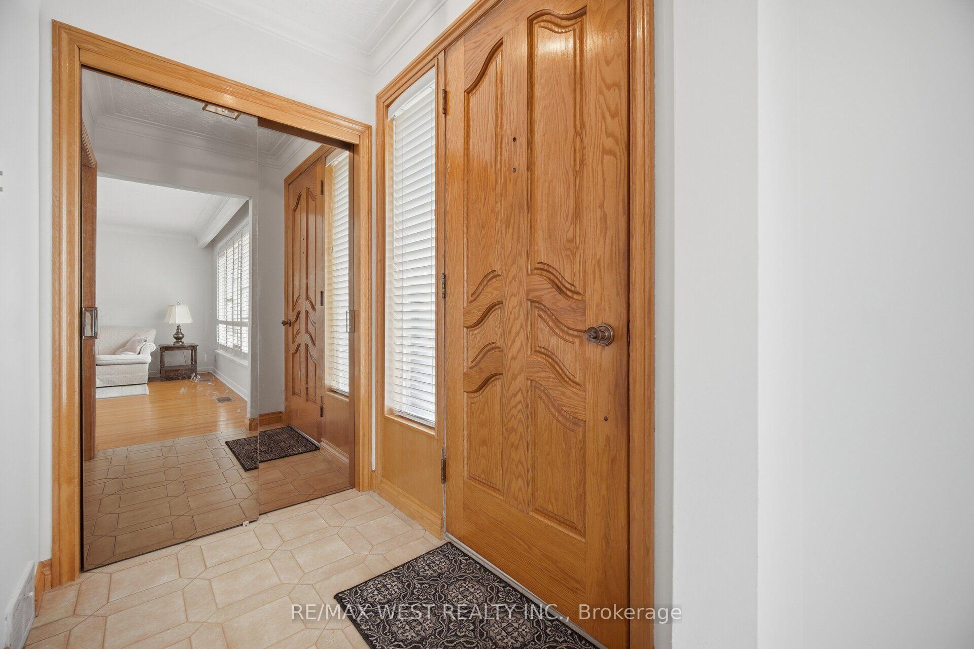 Photo 4 of 89 Wendell Avenue, North York, Humberlea-Pelmo Park — HOMEH