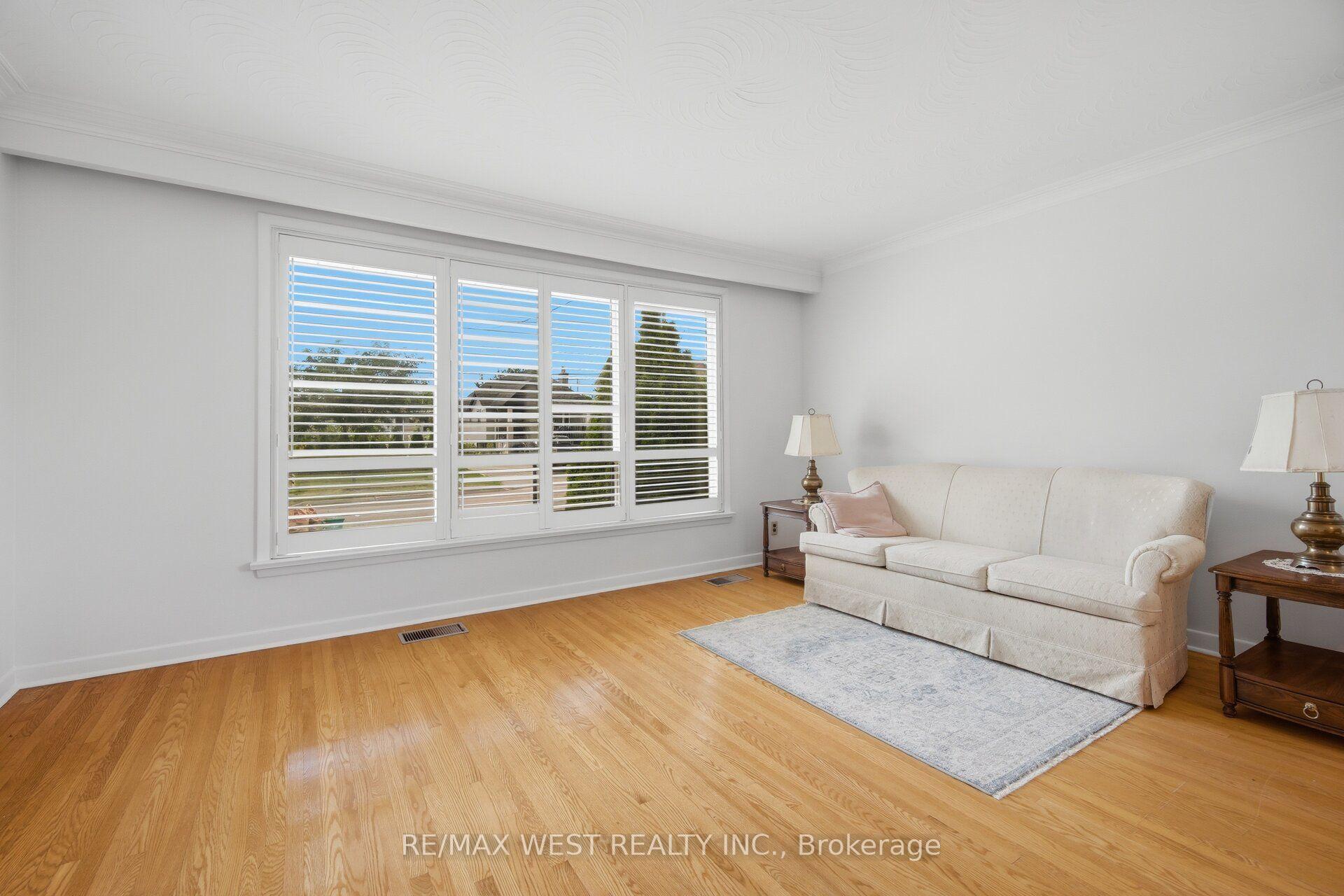 Photo 5 of 89 Wendell Avenue, North York, Humberlea-Pelmo Park — HOMEH