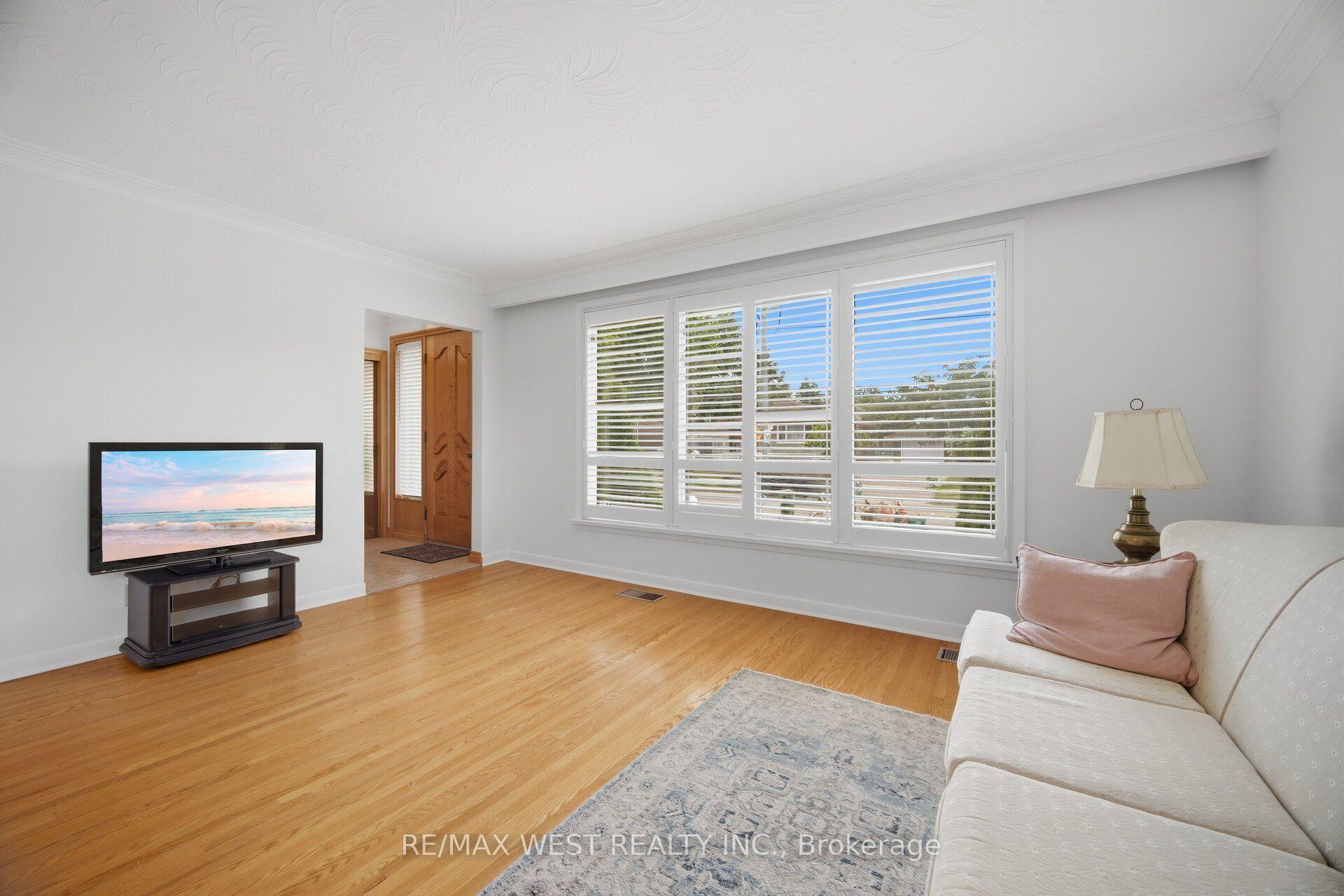 Photo 6 of 89 Wendell Avenue, North York, Humberlea-Pelmo Park — HOMEH