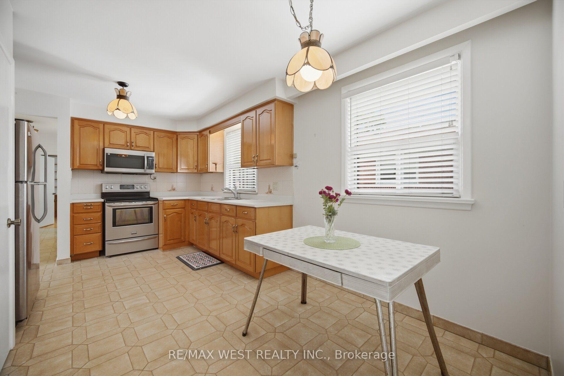 Photo 10 of 89 Wendell Avenue, North York, Humberlea-Pelmo Park — HOMEH