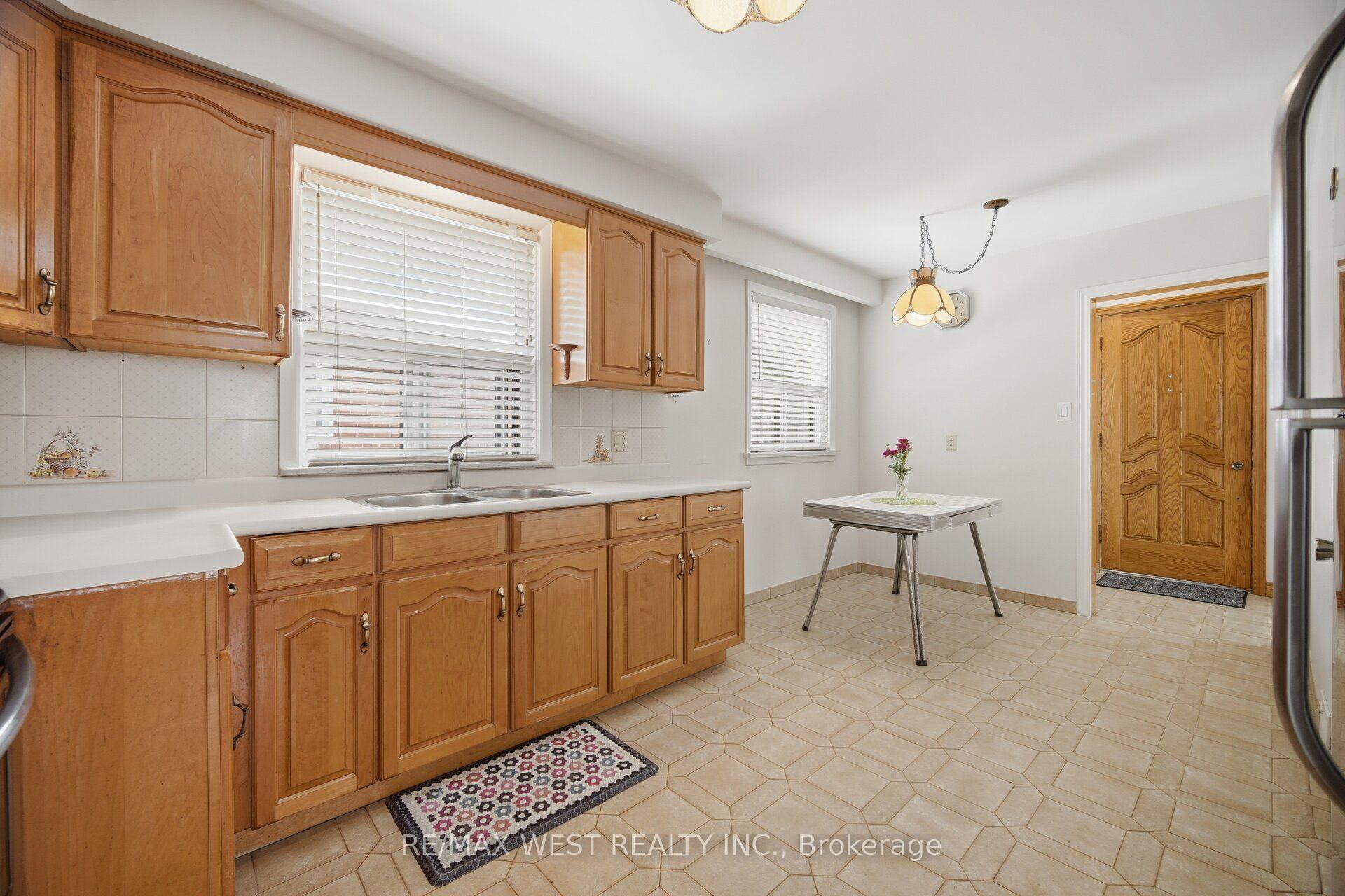 Photo 11 of 89 Wendell Avenue, North York, Humberlea-Pelmo Park — HOMEH