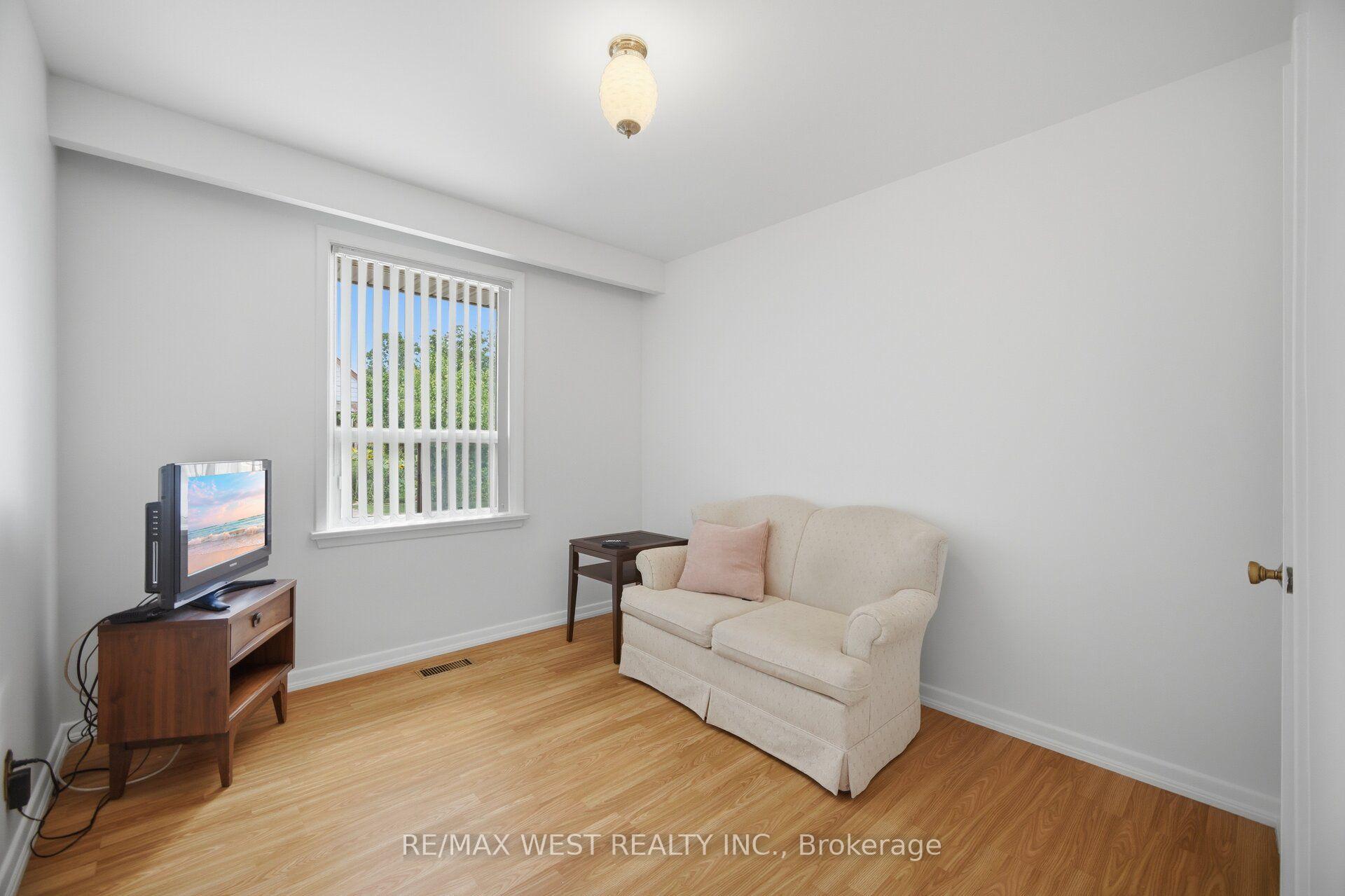 Photo 12 of 89 Wendell Avenue, North York, Humberlea-Pelmo Park — HOMEH