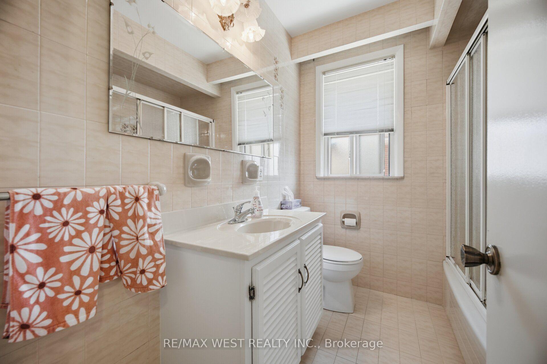 Photo 13 of 89 Wendell Avenue, North York, Humberlea-Pelmo Park — HOMEH