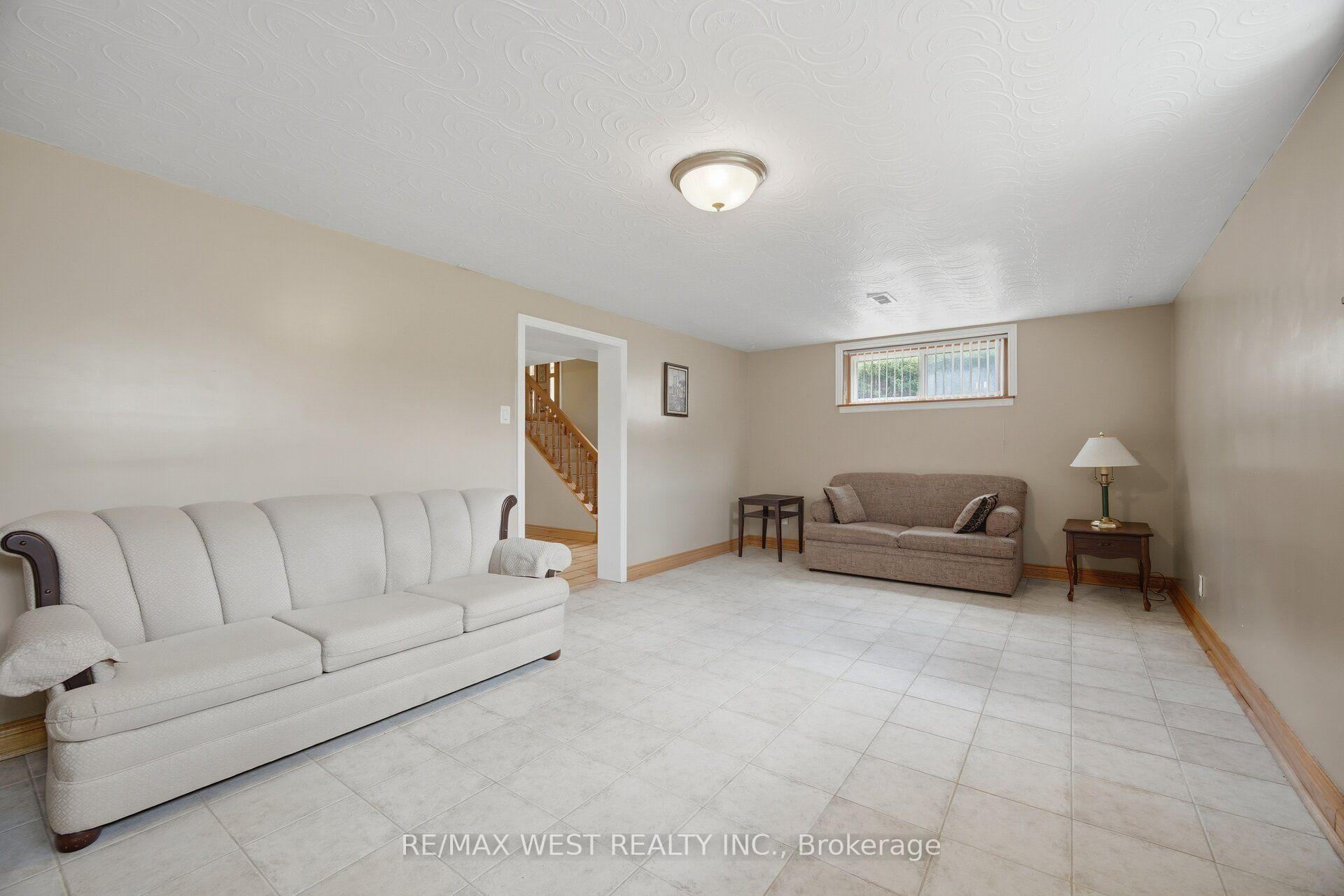 Photo 17 of 89 Wendell Avenue, North York, Humberlea-Pelmo Park — HOMEH