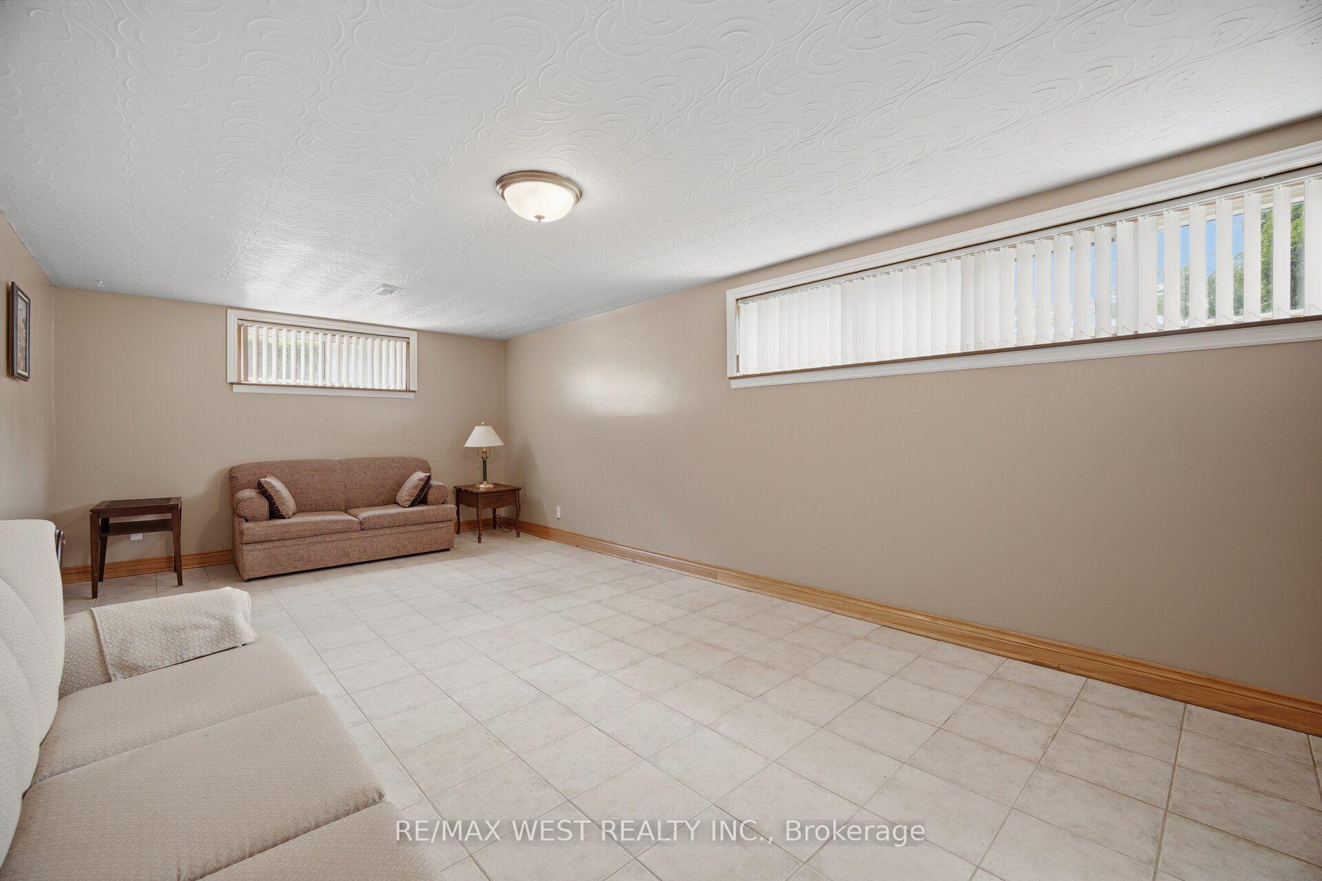 Photo 18 of 89 Wendell Avenue, North York, Humberlea-Pelmo Park — HOMEH