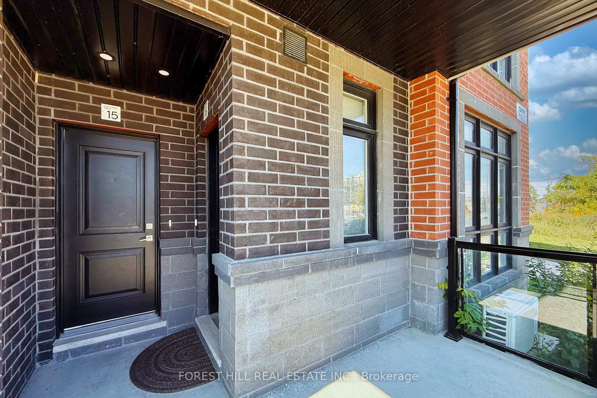 Photo 4 of Unit 15, 12868 Yonge Street, Richmond Hill, Oak Ridges — HOMEH