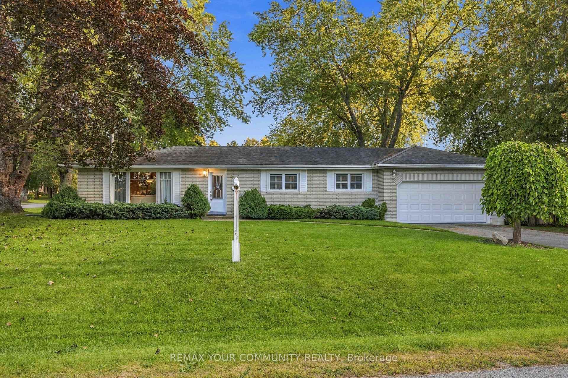 Photo 2 of 29 Medina Square, Georgina, Keswick North — HOMEH