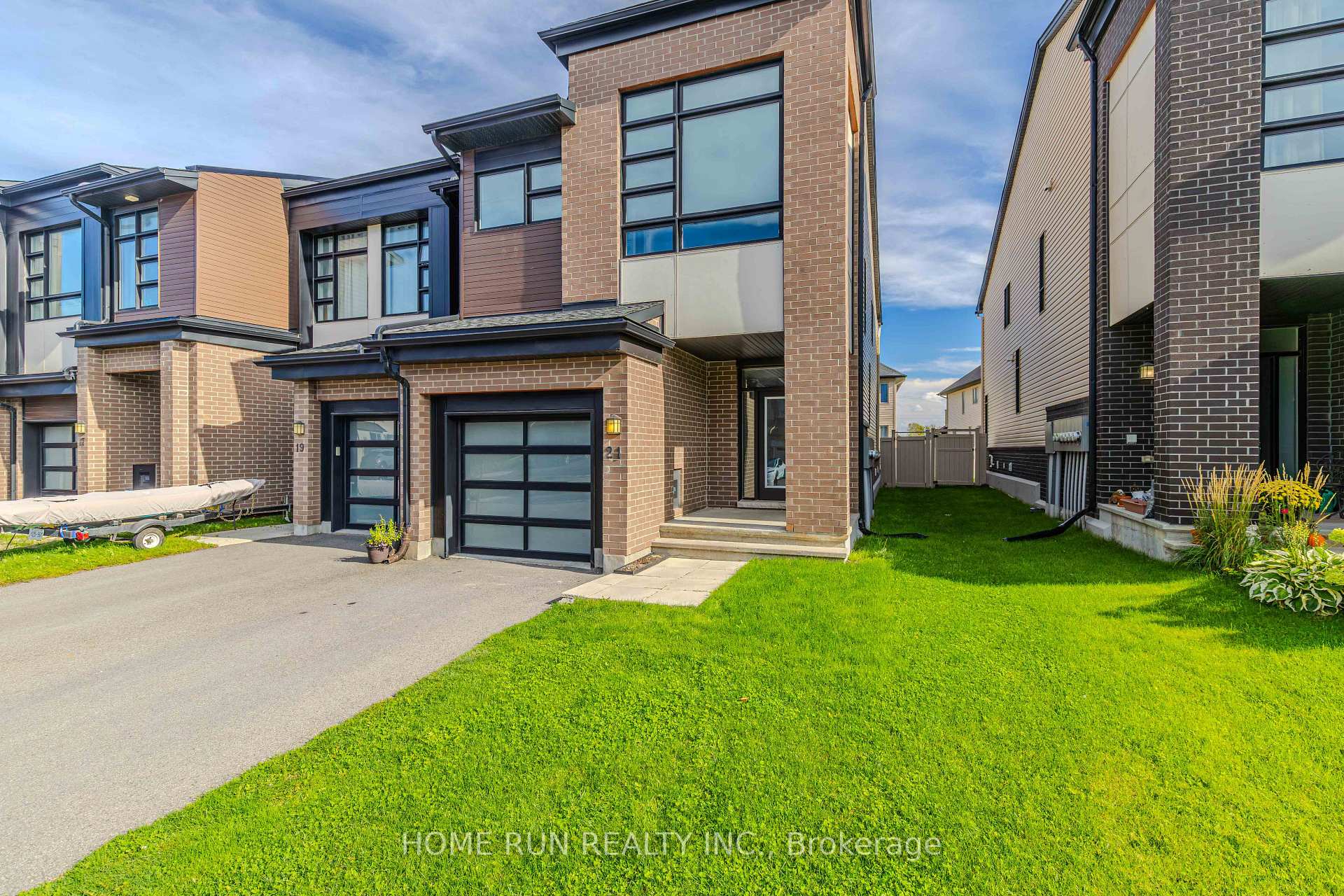 Photo 2 of 21 Plank Street, Ottawa, Kanata - Emerald Meadows/Trailwest — HOMEH