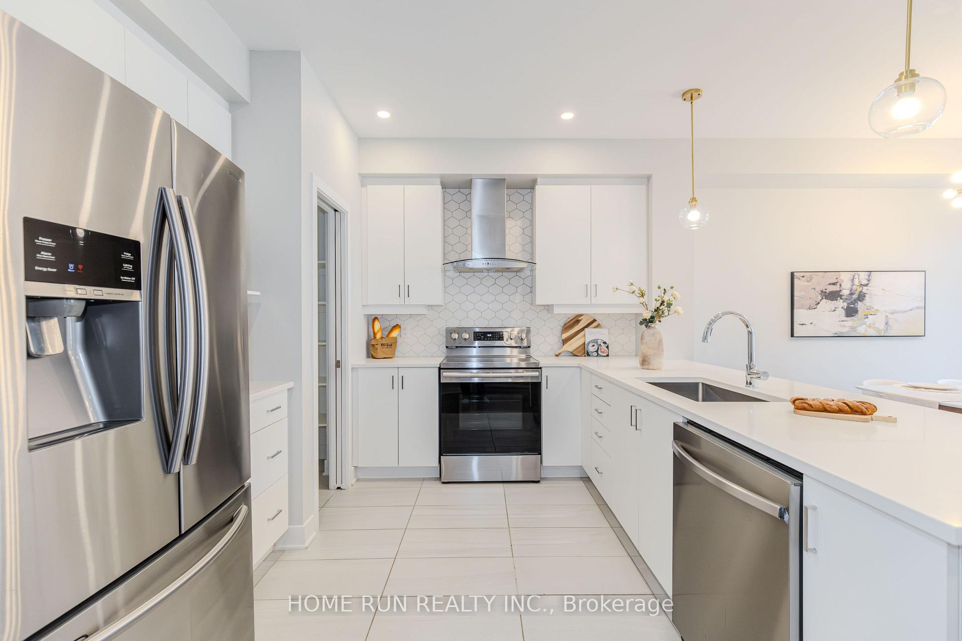 Photo 8 of 21 Plank Street, Ottawa, Kanata - Emerald Meadows/Trailwest — HOMEH